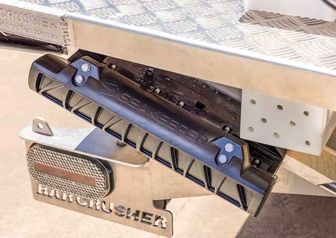 boat-builder-bar-crusher-raider-670-SEAKEEPER450