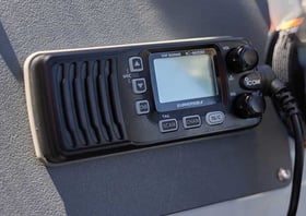 boat-builder-bar-crusher-icom-marine-vhf-radio