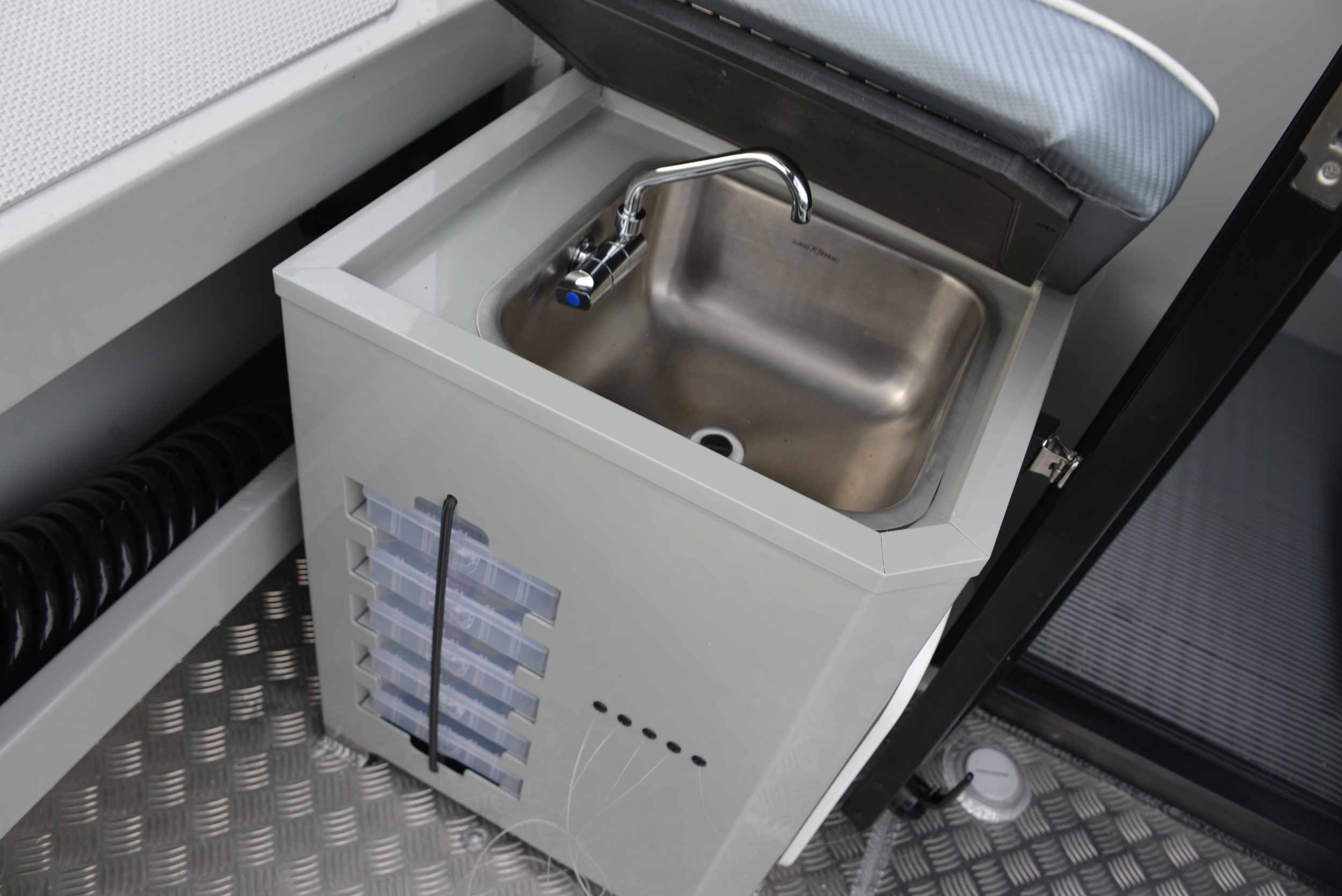 models-bar-crusher-780htp-6-plate-aluminium-fishing-boat